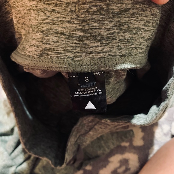 Balance Athletica joggers size small - Picture 2 of 2